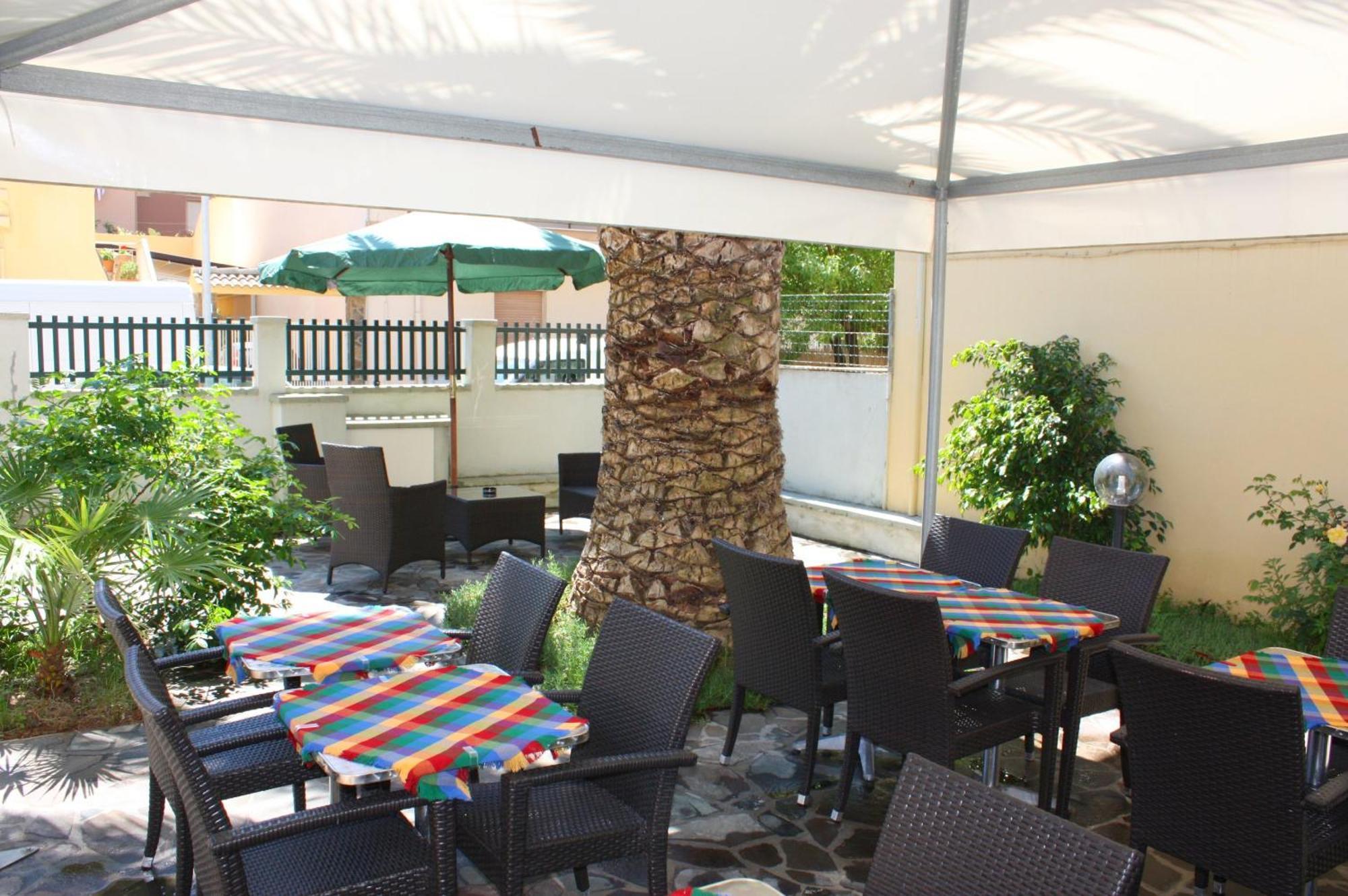 Hotel Alguer Екстериор снимка