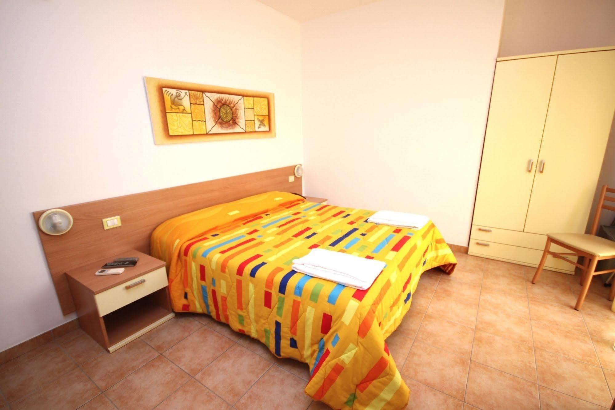 Hotel Alguer Екстериор снимка