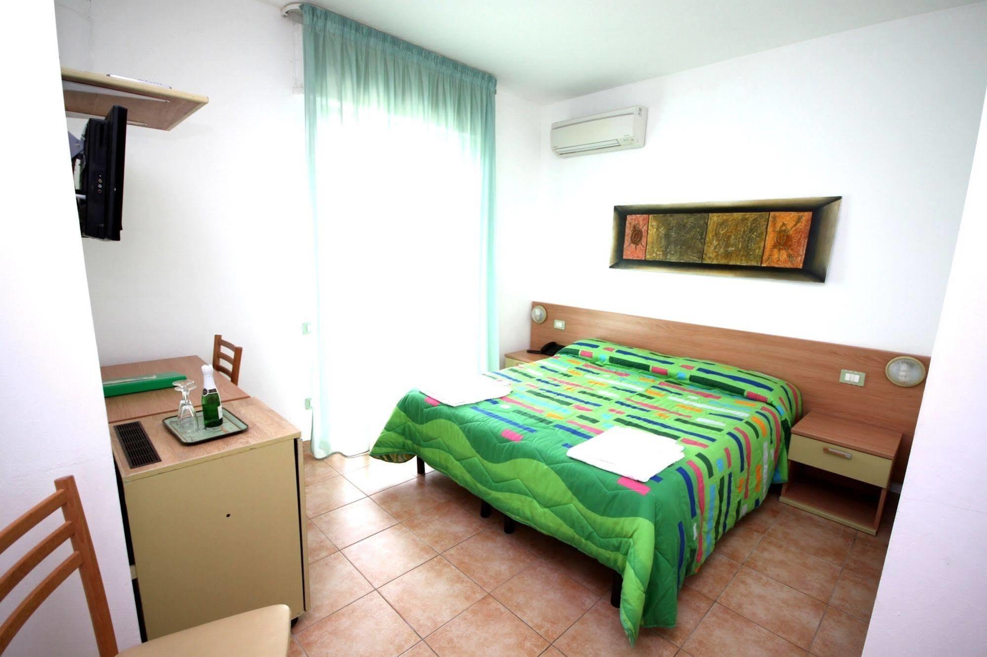 Hotel Alguer Екстериор снимка